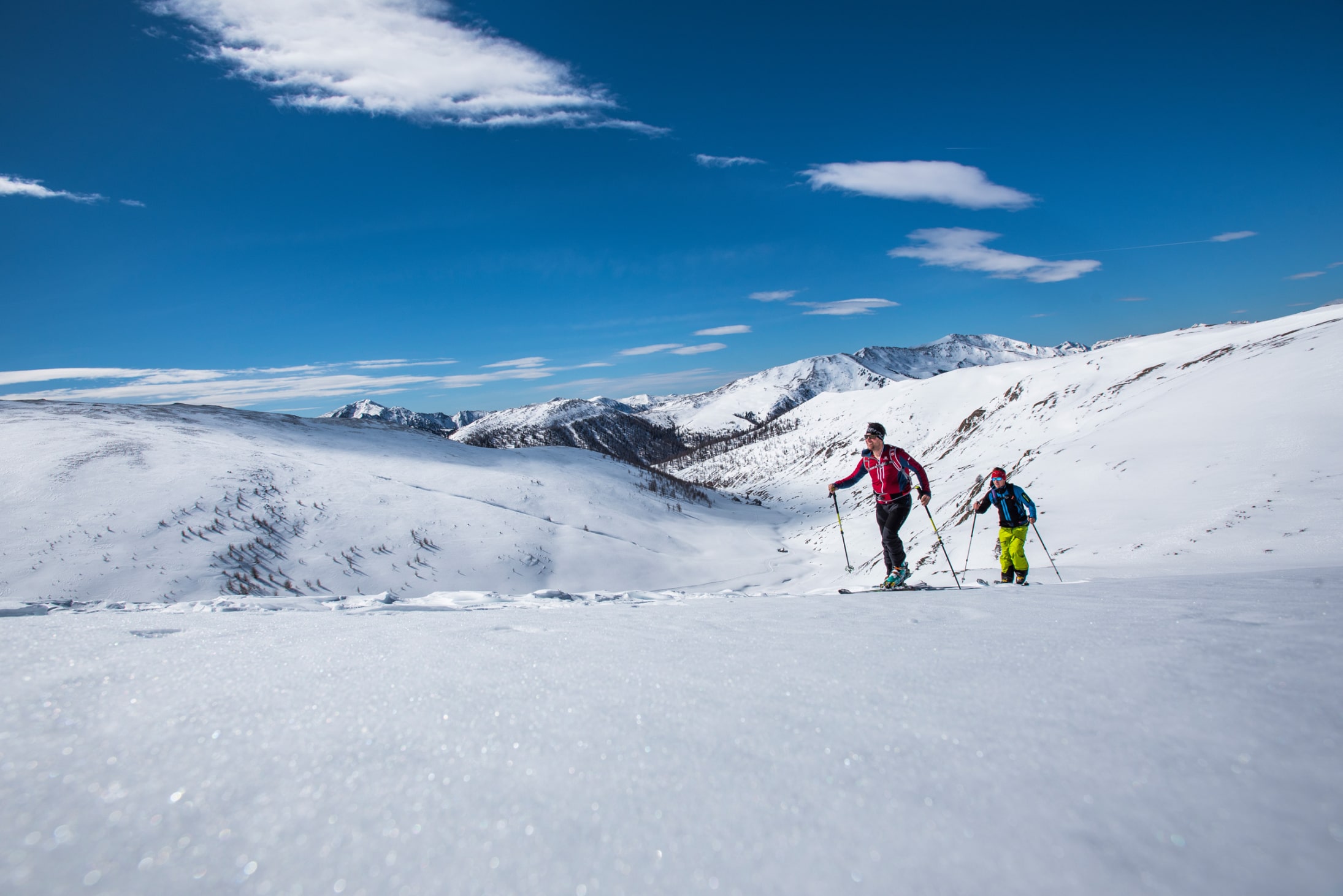 Skitourengeher bei der Nockberge-Trail Skidurchquerung mit Blick auf die Nockberge