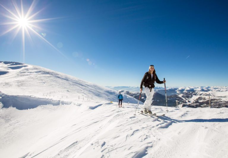 Skitourengeher bei der Hundsfeldscharte auf der Nockberge-Trail Skidurchquerung